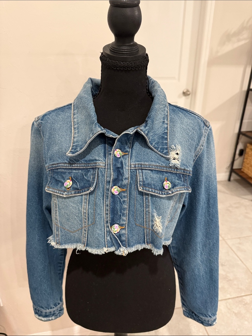 Kan Can Cropped Denim Jacket Floral Buttons Distressed Raw Hem Jean Jacket